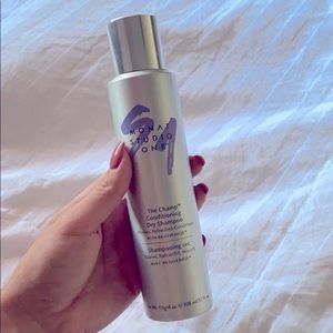 The champ conditioning dry shampoo MONAT